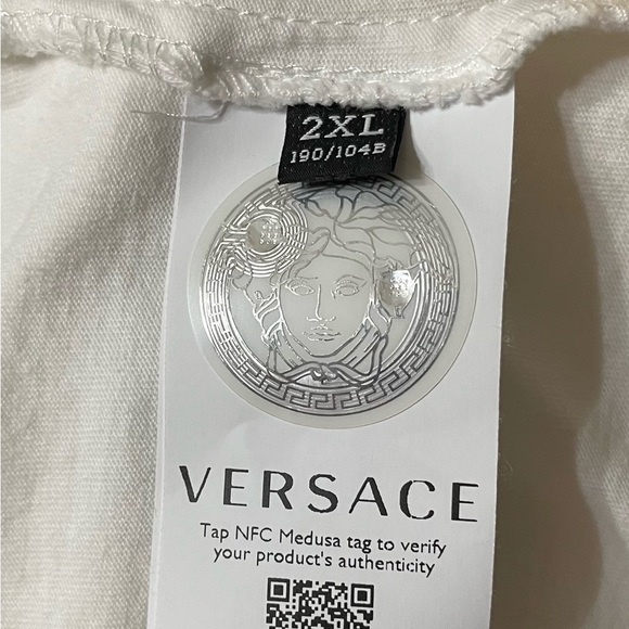 Versace Medusa Crop T-shirt White Womens US Size 12 Italy 2XL with Logo and Name - Picture 2 of 6
